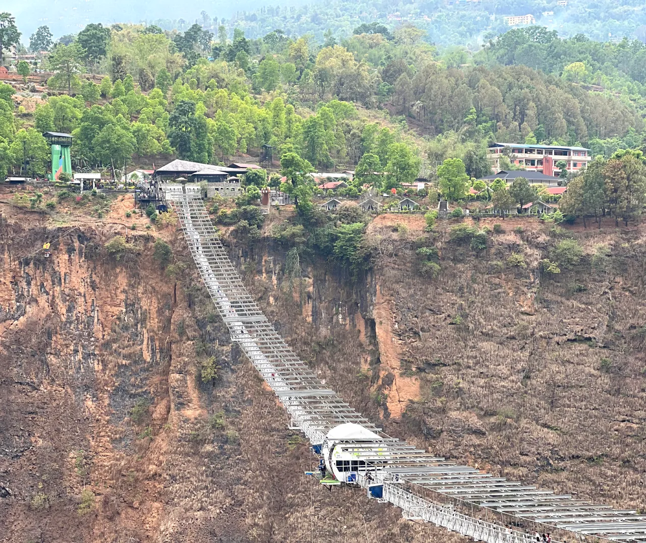 Rothar Cleachtadh Fitneán Tráchtála Tráchtála ar an gCáilíocht Mórdhíola le  Monaróir Monatóireachta agus Soláthraí Monatóireachta Taispeántais LED | DHz, image size:1280x1077