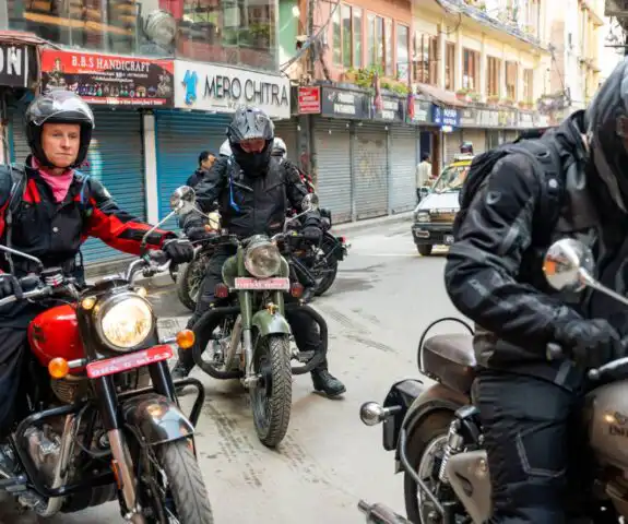 Chuyến tham quan bằng xe máy Royal Enfield