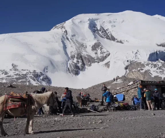 crossing Thorangla pass