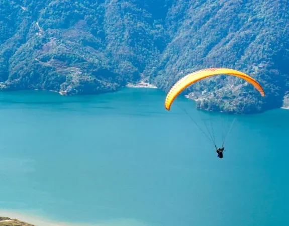 Paragalading above Lake