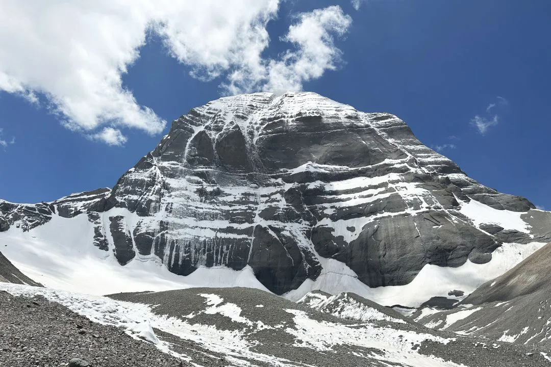 Ormon fotosuratidagi yalangoch semiz ayol