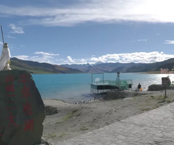 Lake on the way to Lhasa