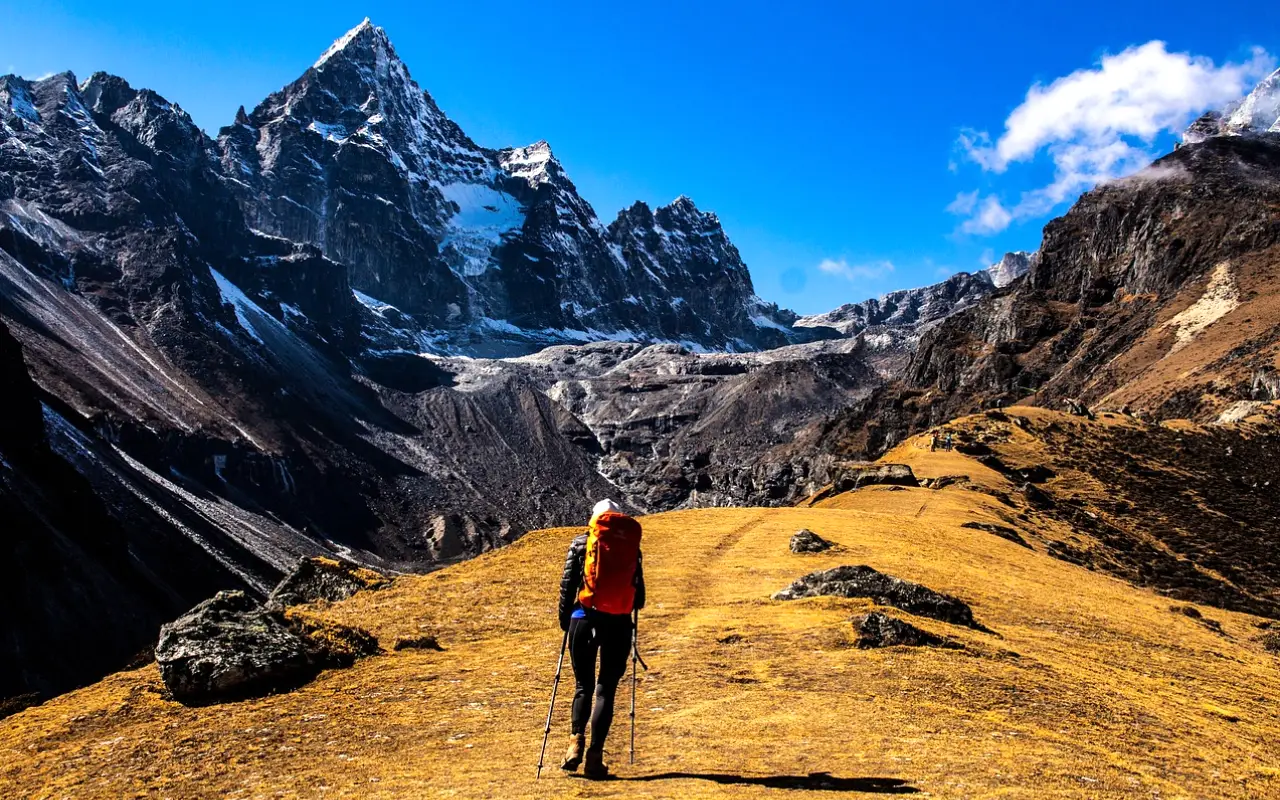 Tourist on the way to Everest Base Camp