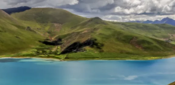 Yamdrok Lake ( Yamdrok Tso )